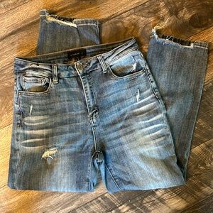 Risen Straight Leg Distressed Jeans Size 9/29